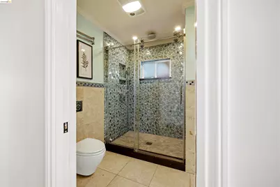 8745 Burr St, Oakland, CA 94605 - Photo 25