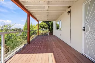 8745 Burr St, Oakland, CA 94605 - Photo 43