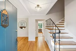 2556 Carisbrook Dr, Oakland, CA 94611 - Photo 11