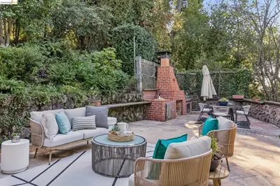 2556 Carisbrook Dr, Oakland, CA 94611 - Photo 67
