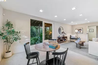 2556 Carisbrook Dr, Oakland, CA 94611 - Photo 59
