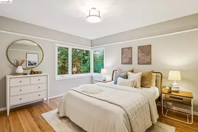 2556 Carisbrook Dr, Oakland, CA 94611 - Photo 49