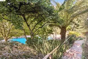 2556 Carisbrook Dr, Oakland, CA 94611 - Photo 57