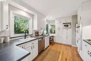 2556 Carisbrook Dr, Oakland, CA 94611 - Photo 23