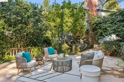 2556 Carisbrook Dr, Oakland, CA 94611 - Photo 71