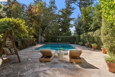2556 Carisbrook Dr, Oakland, CA 94611 - Photo 79