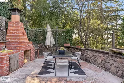 2556 Carisbrook Dr, Oakland, CA 94611 - Photo 69