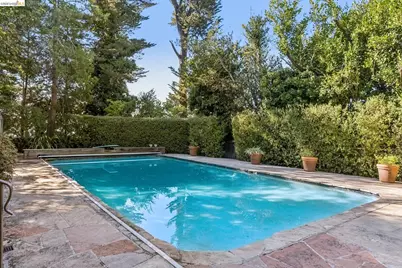 2556 Carisbrook Dr, Oakland, CA 94611 - Photo 75