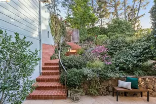 2556 Carisbrook Dr, Oakland, CA 94611 - Photo 7