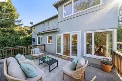 2556 Carisbrook Dr, Oakland, CA 94611 - Photo 27