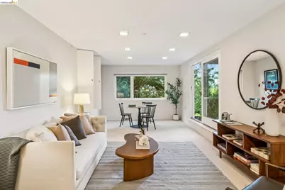 2556 Carisbrook Dr, Oakland, CA 94611 - Photo 57
