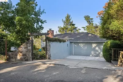 2556 Carisbrook Dr, Oakland, CA 94611 - Photo 3