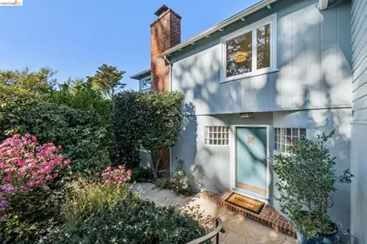 2556 Carisbrook Dr, Oakland, CA 94611 - Photo 1
