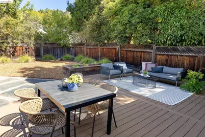 127 Covington St, Oakland, CA 94605 - Photo 25