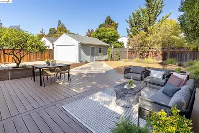 127 Covington St, Oakland, CA 94605 - Photo 27