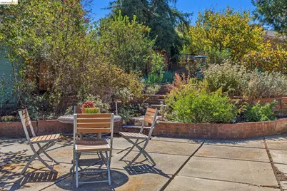7531 Greenly Dr, Oakland, CA 94605 - Photo 25