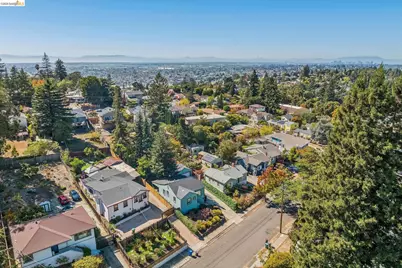 7531 Greenly Dr, Oakland, CA 94605 - Photo 43
