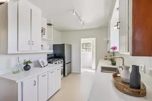 7531 Greenly Dr, Oakland, CA 94605 - Photo 13