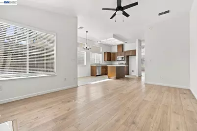 2222 Woodhill Dr, Pittsburg, CA 94565 - Photo 13
