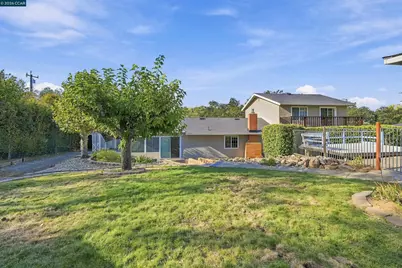 876 San Miquel Rd, Concord, CA 94518 - Photo 15