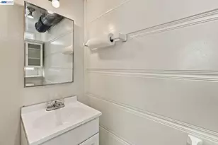360 Warwick Ave, San Leandro, CA 94577 - Photo 23