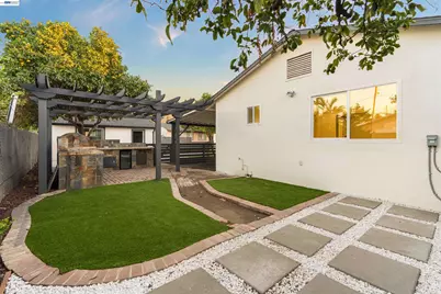 250 San Antonio Ct, San Jose, CA 95116 - Photo 33