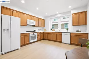 6677 Mariposa Ln, Dublin, CA 94568 - Photo 9