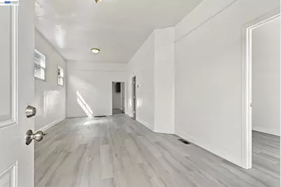 2207 13th Ave, Oakland, CA 94606 - Photo 9