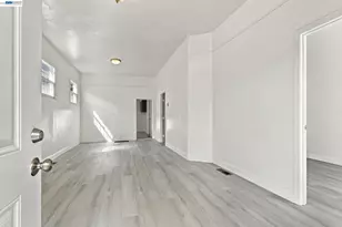2207 13th Ave, Oakland, CA 94606 - Photo 9