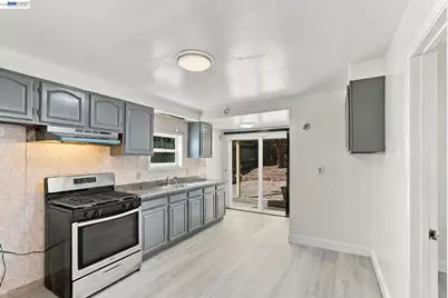 2207 13th Ave, Oakland, CA 94606 - Photo 15