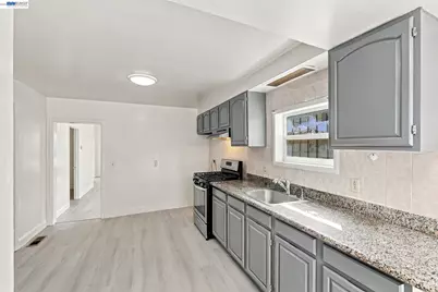 2207 13th Ave, Oakland, CA 94606 - Photo 17