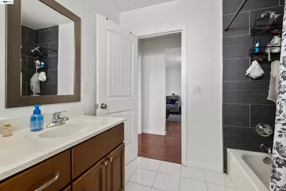 8957 Lawlor St, Oakland, CA 94605 - Photo 21
