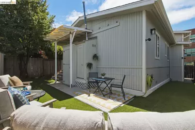 2081 Bonar St, Berkeley, CA 94702 - Photo 31