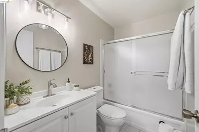 2133 Santa Clara Ave #206, Alameda, CA 94501 - Photo 17