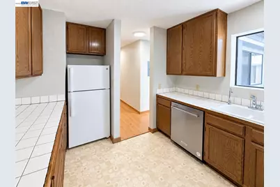 2401 Park Blvd #10, Oakland, CA 94606 - Photo 7