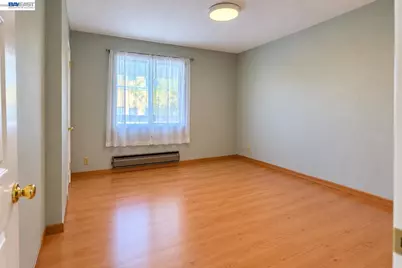 2401 Park Blvd #10, Oakland, CA 94606 - Photo 9