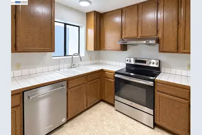 2401 Park Blvd #10, Oakland, CA 94606 - Photo 5