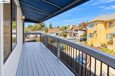 2401 Park Blvd #10, Oakland, CA 94606 - Photo 17