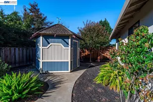 1327 Columbus Ave, Livermore, CA 94550 - Photo 11