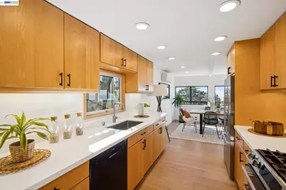 1085 Sterling Ave, Berkeley, CA 94708 - Photo 27