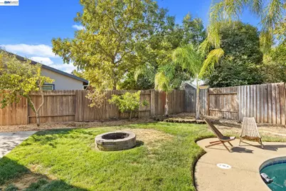 9852 Vista Grande Way, Elk Grove, CA 95624 - Photo 37