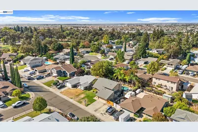 9852 Vista Grande Way, Elk Grove, CA 95624 - Photo 45