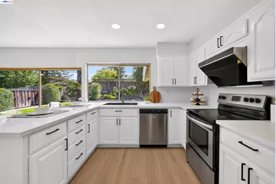 7918 Hillsboro Ct, Pleasanton, CA 94588 - Photo 11