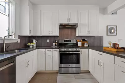 5377 Bryant Ave, Oakland, CA 94618 - Photo 35