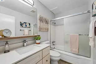 811 York St, Oakland, CA 94610 - Photo 37