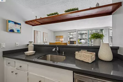 811 York St #136, Oakland, CA 94610 - Photo 13