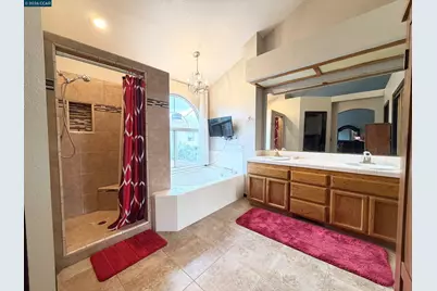 8800 Crusheen Way, Sacramento, CA 95828 - Photo 21