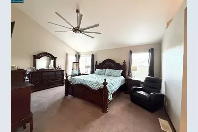 8800 Crusheen Way, Sacramento, CA 95828 - Photo 19