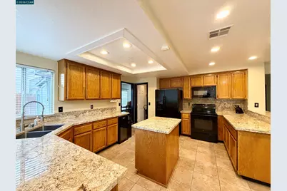 8800 Crusheen Way, Sacramento, CA 95828 - Photo 7