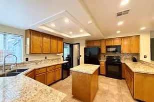 8800 Crusheen Way, Sacramento, CA 95828 - Photo 7